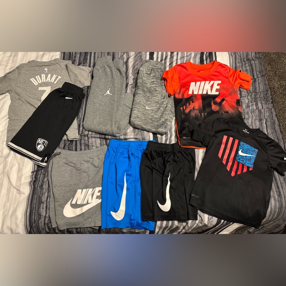 NIKE BOYS LOT SIZE 7 
All are size 7!!!!